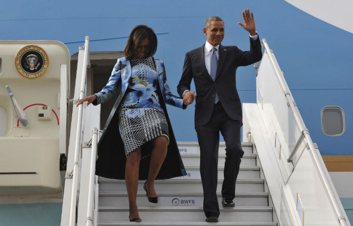 The US President Barack Obama and the First Lady of US Michelle Obama arrives at Palam Airport, in New Delhi. (Image source: IANS)