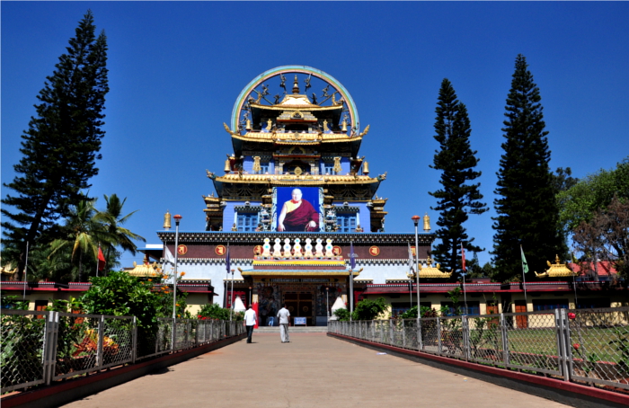More than 4,000 monks call the Golden Temple home. Image source: Dipankar Paul/Folomojo