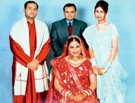Nitish Katara (left) at a wedding with Bharti Yadav (right)