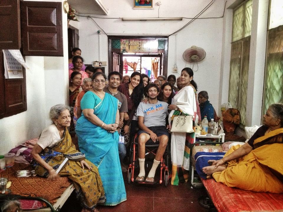 Sunder along with elderly women at an old age home (Image courtesy: Sunder's blog post)