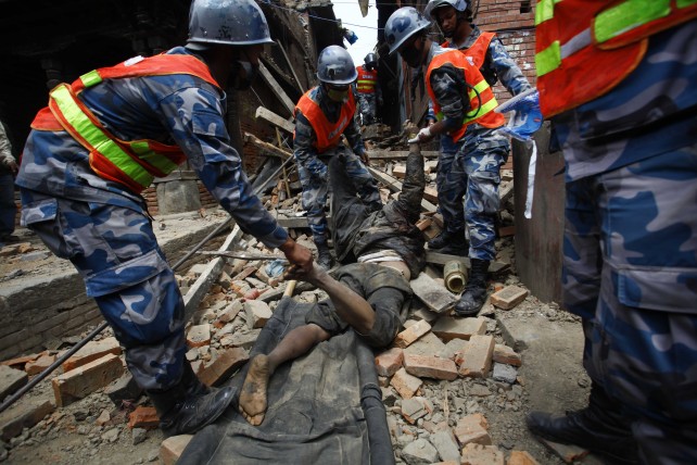 Members of the Nepalese Armed Police Force carry the body of a victim from a house in Bhaktapur, Nepal. (Image source: IANS)