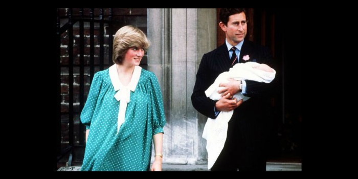 Prince Charles and Princess Diana outside the lido wing of St. Mary's Hospital with the new born William    |  Image Courtesy: imgbuddy.com