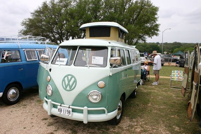 A Volkswagen Campervan |Image courtesy: Wikipedia