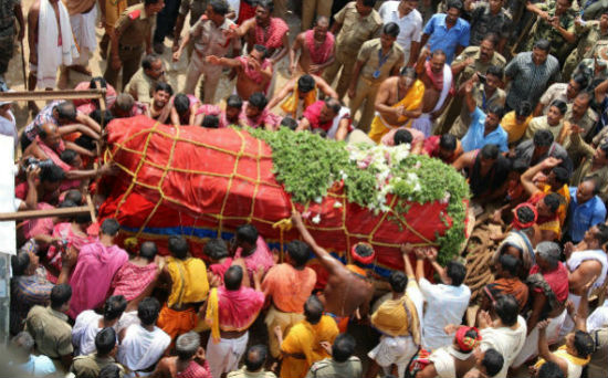 Daru being taken to Sri Mandir in a sacred procession (Image courtesy: youtube.com)