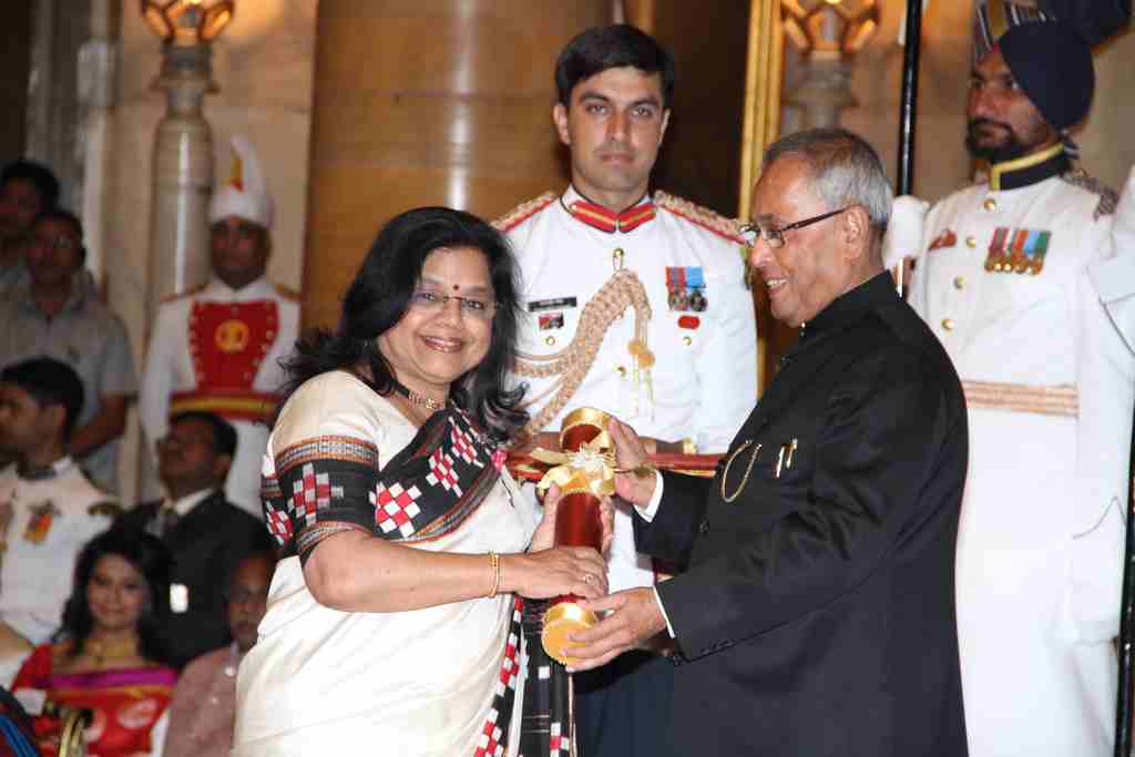 Anvita Abbi receiving the Padmashri from President of India, Pranab Mukherjee