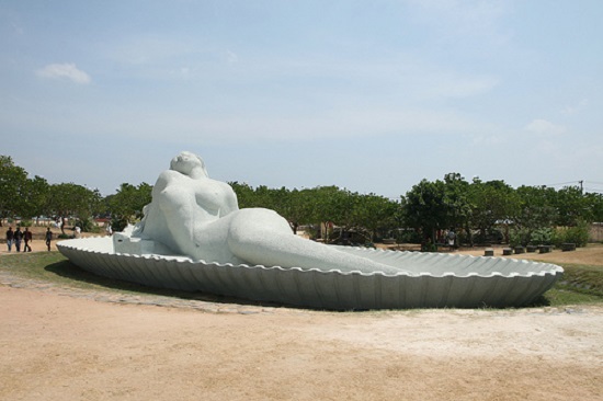 MErmaid sculpture at Shanghumugham beach Image courtesy: thiruvananthapuram.info